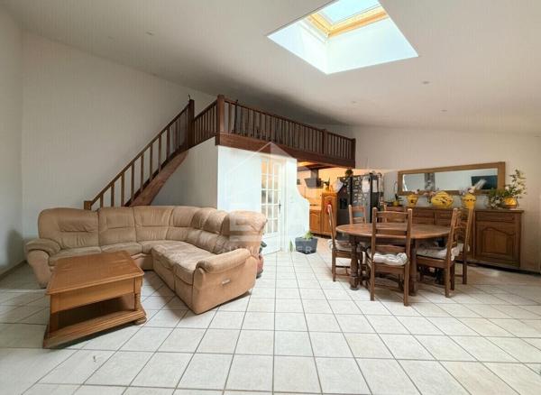 À VENDRE EN EXCLUSIVITÉ 84120 PERTUIS MAISON DE VILLAGE 4 PIÈCES D'ENVIRON 83 M² AVEC PANNEAUX SOLAIRES.