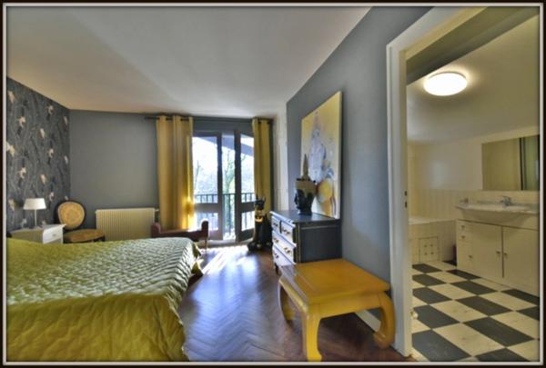 PROCHE MONT DE MARSAN ( 20 mn côté OUEST ) - MAGNIFIQUE VILLA LANDAISE de 266 m2 - 7 CHAMBRES