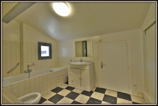 PROCHE MONT DE MARSAN ( 20 mn côté OUEST ) - MAGNIFIQUE VILLA LANDAISE de 266 m2 - 7 CHAMBRES