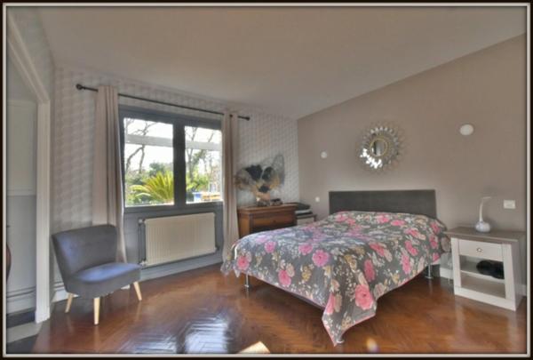 PROCHE MONT DE MARSAN ( 20 mn côté OUEST ) - MAGNIFIQUE VILLA LANDAISE de 266 m2 - 7 CHAMBRES