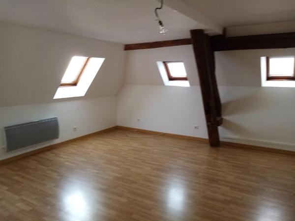 T3 avec jardin, box, cave, place de parking et fibre optique