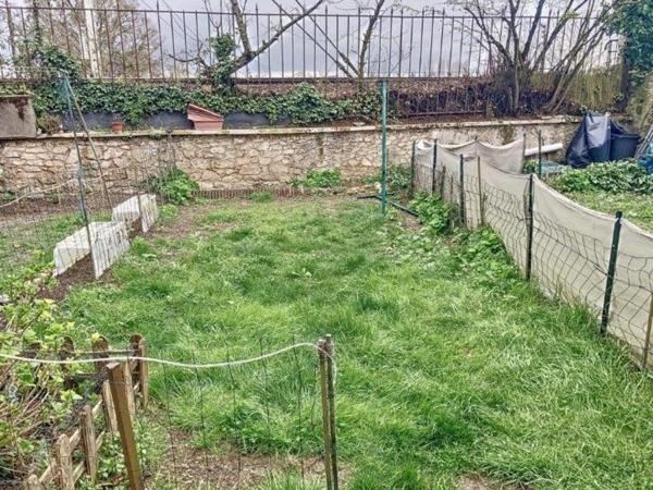 T3 avec jardin, box, cave, place de parking et fibre optique