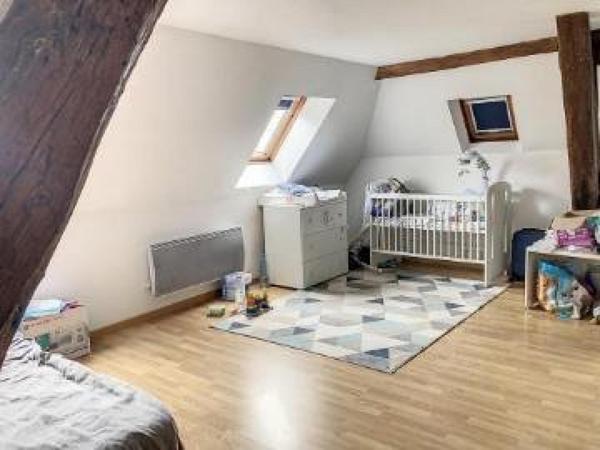 T3 avec jardin, box, cave, place de parking et fibre optique