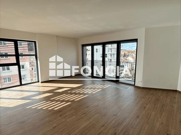 Location Appartement 3 pièces 61.7 m² - 9 RUE SERGENT RENE-MARIE RIVIERE Saint Etinne 42000