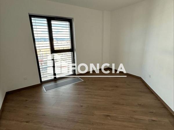 Location Appartement 3 pièces 61.7 m² - 9 RUE SERGENT RENE-MARIE RIVIERE Saint Etinne 42000