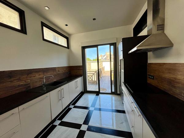 Concarneau appartement de 111 m² en hyper centre avec ascenseur terrasse et parking privé