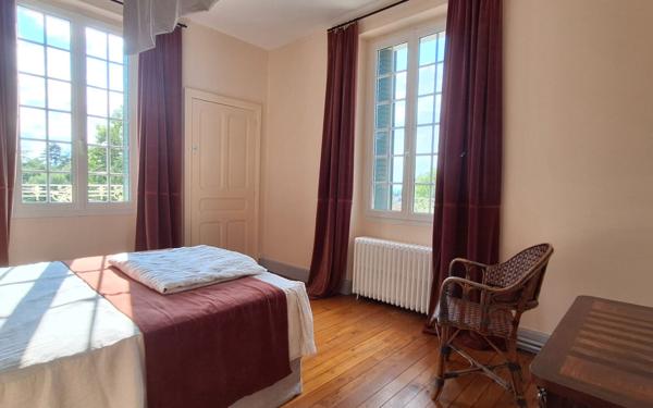 Maison à vendre    6 pièces • 142,09 m2 Néris-les-Bains