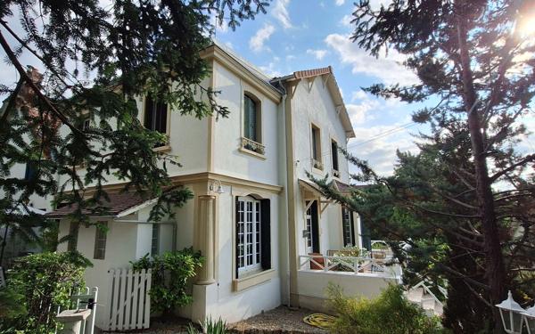 Maison à vendre    6 pièces • 142,09 m2 Néris-les-Bains