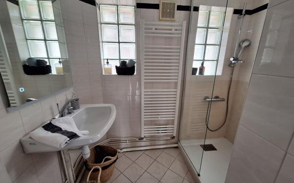 Maison à vendre    6 pièces • 142,09 m2 Néris-les-Bains