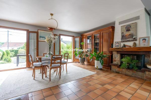 Vente                                                      Maison
                        
                     5 pièces                      120 m2                     à Sucy-en-Brie