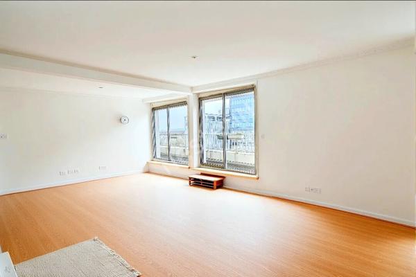 Puteaux : Dernier étage Terrasse, Appartement 3 /4 Pièces de 94 m² avec cave et Parking