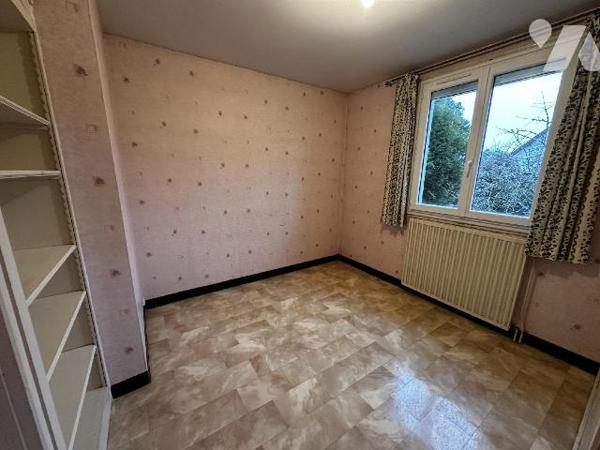 Pavillon sur sous-sol comprenant au rez-de-chaussée : Une entrée desservant un salon-salle à ma...