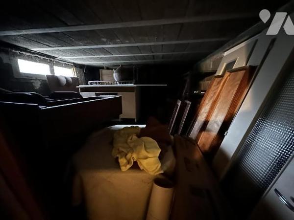 Pavillon sur sous-sol comprenant au rez-de-chaussée : Une entrée desservant un salon-salle à ma...