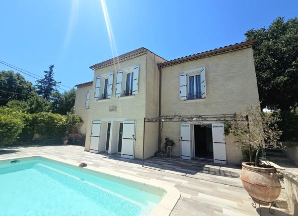 BASTIDE  Rénovée - 190 m²  4 Chambres - terrain clos et arboré de 600 m² avec belle Piscine 