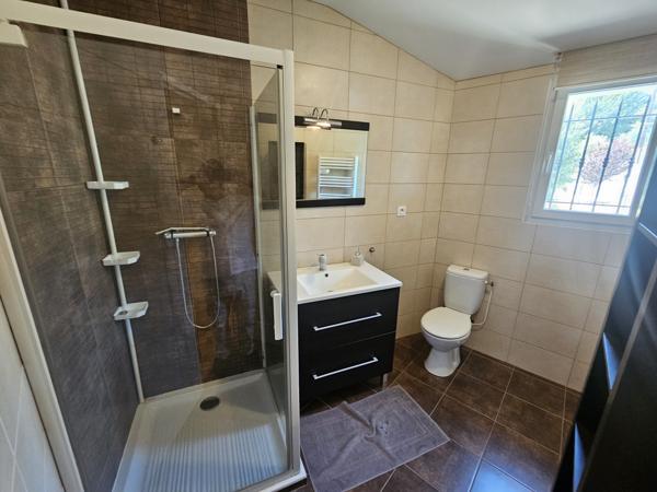 BASTIDE  Rénovée - 190 m²  4 Chambres - terrain clos et arboré de 600 m² avec belle Piscine 