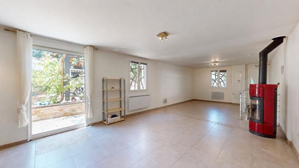 BASTIDE  Rénovée - 190 m²  4 Chambres - terrain clos et arboré de 600 m² avec belle Piscine 