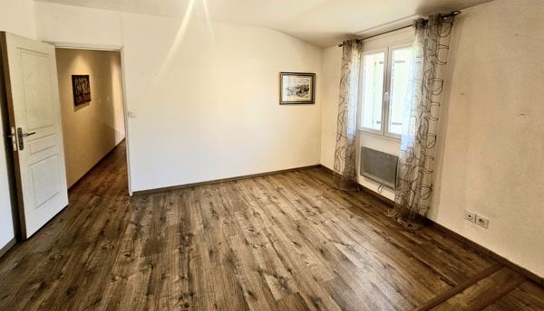 BASTIDE  Rénovée - 190 m²  4 Chambres - terrain clos et arboré de 600 m² avec belle Piscine 