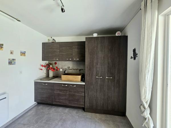 BASTIDE  Rénovée - 190 m²  4 Chambres - terrain clos et arboré de 600 m² avec belle Piscine 