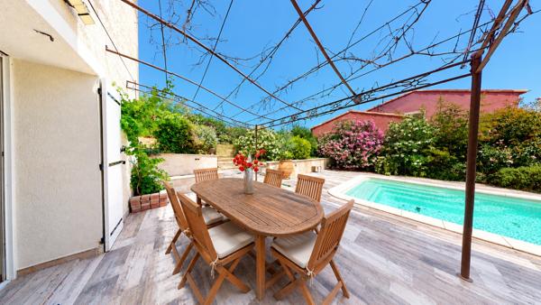 BASTIDE  Rénovée - 190 m²  4 Chambres - terrain clos et arboré de 600 m² avec belle Piscine 