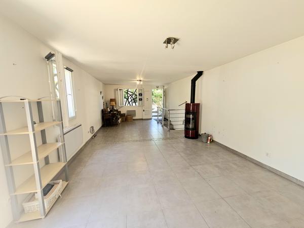 BASTIDE  Rénovée - 190 m²  4 Chambres - terrain clos et arboré de 600 m² avec belle Piscine 