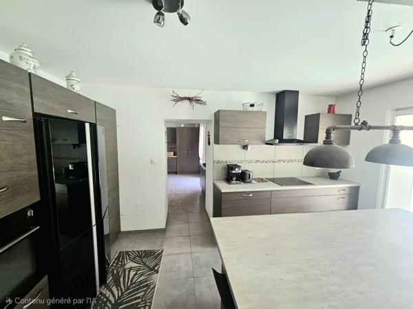 BASTIDE  Rénovée - 190 m²  4 Chambres - terrain clos et arboré de 600 m² avec belle Piscine 