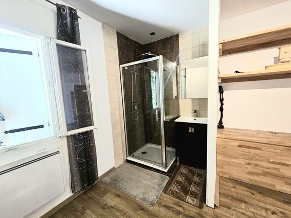 BASTIDE  Rénovée - 190 m²  4 Chambres - terrain clos et arboré de 600 m² avec belle Piscine 