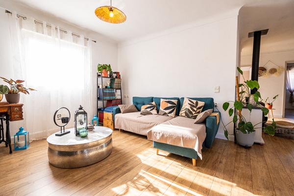 Plain-pied lumineux avec jardin paisible