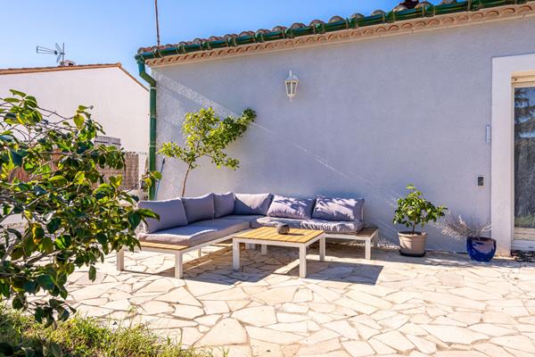 Plain-pied lumineux avec jardin paisible