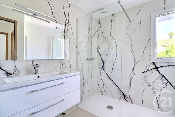 Appartement T4 à vendre  4 pièces - 103,20 m2 ST AYGULF - 83