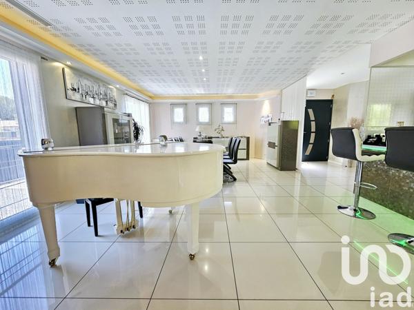 Maison 7 pièces de 190 m² à Corneilla-la-Rivière (66550)