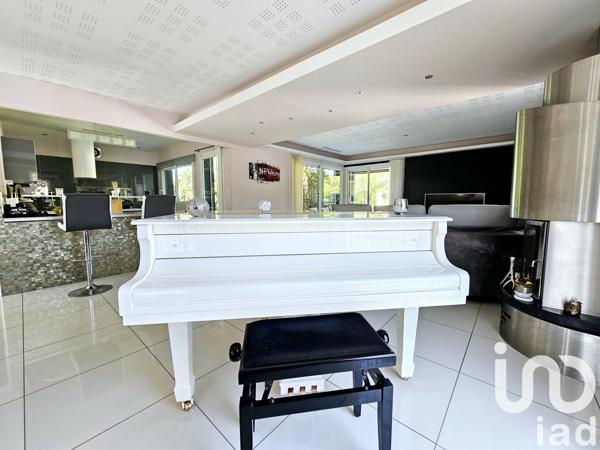 Maison 7 pièces de 190 m² à Corneilla-la-Rivière (66550)