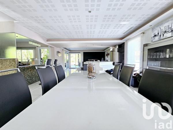 Maison 7 pièces de 190 m² à Corneilla-la-Rivière (66550)