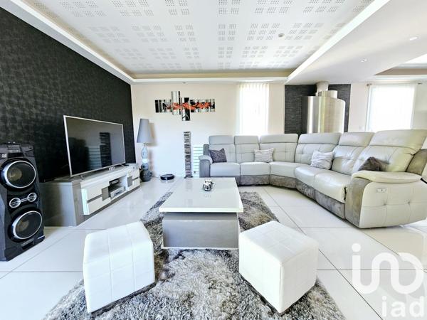 Maison 7 pièces de 190 m² à Corneilla-la-Rivière (66550)