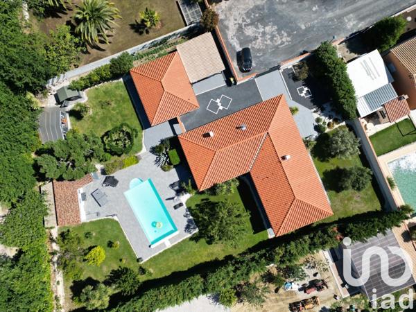 Maison 7 pièces de 190 m² à Corneilla-la-Rivière (66550)