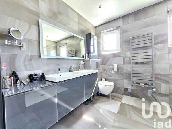 Maison 7 pièces de 190 m² à Corneilla-la-Rivière (66550)