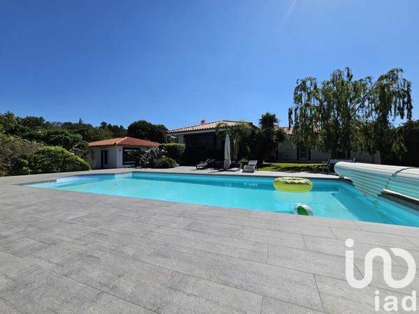 Maison 7 pièces de 190 m² à Corneilla-la-Rivière (66550)