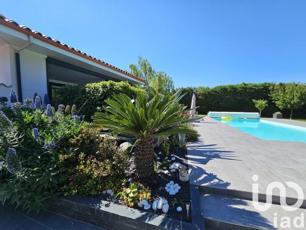 Maison 7 pièces de 190 m² à Corneilla-la-Rivière (66550)