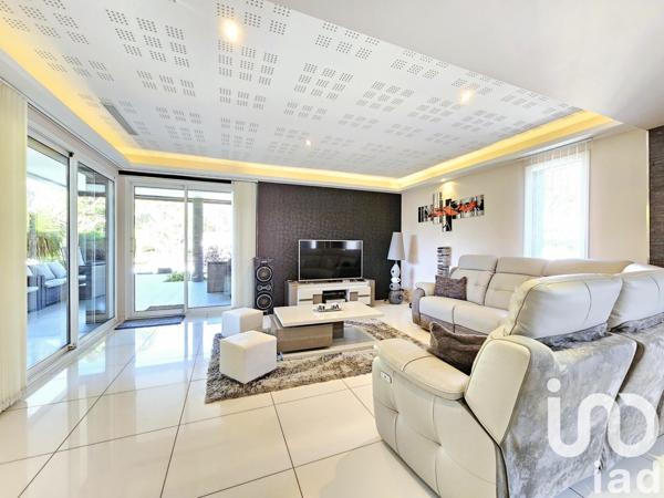 Maison 7 pièces de 190 m² à Corneilla-la-Rivière (66550)