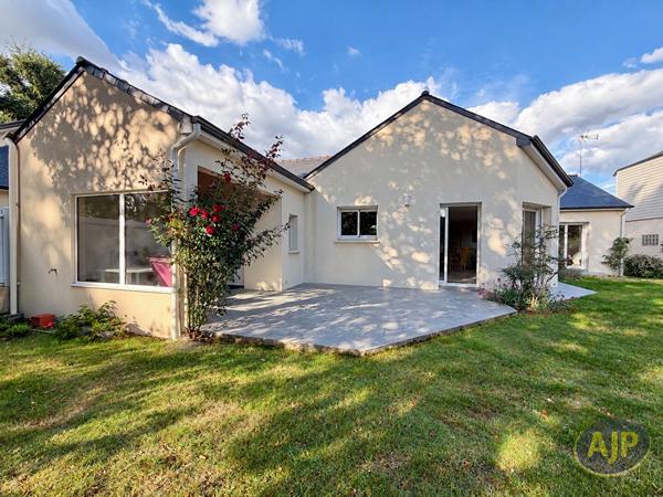 Maison à vendre Sautron - 5 pièces, 106m² avec 3 chambre(s) à 499 000€ - AJP Immobilier Sautron
