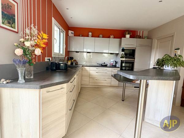 Maison à vendre Sautron - 5 pièces, 106m² avec 3 chambre(s) à 499 000€ - AJP Immobilier Sautron