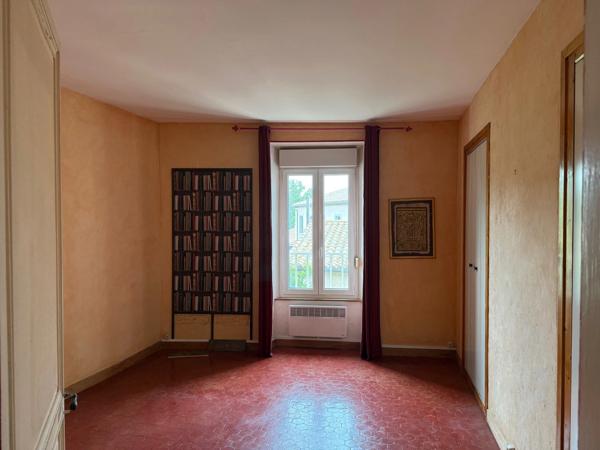 Demeure de caractère au cœur de Lézignan-Corbières avec patio privatif – 217 m² habitables