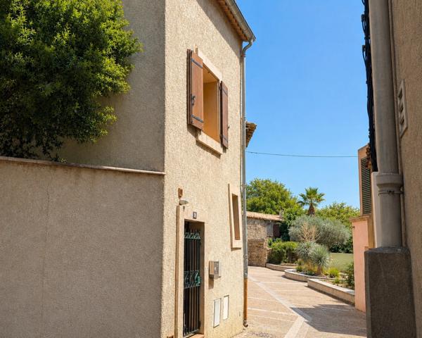 Demeure de caractère au cœur de Lézignan-Corbières avec patio privatif – 217 m² habitables