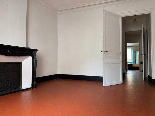 Demeure de caractère au cœur de Lézignan-Corbières avec patio privatif – 217 m² habitables