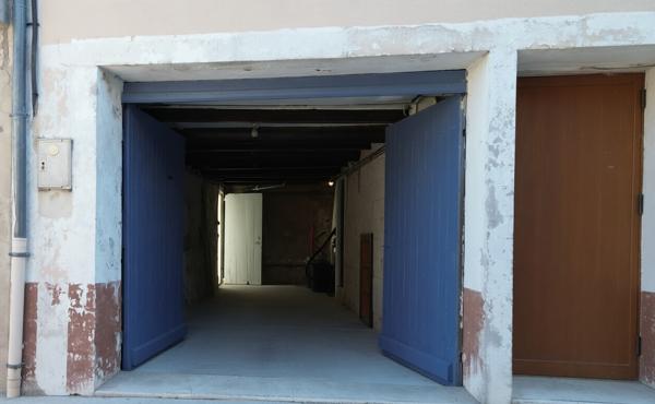 MONTEUX ? MAISON DE VILLE ENTIÈREMENT RÉNOVÉE AVEC COUR PRIVATIVE ET GARAGE