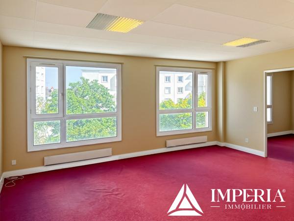 Saint-Pierre-des-Corps (37700) BUREAUX GARE TGV