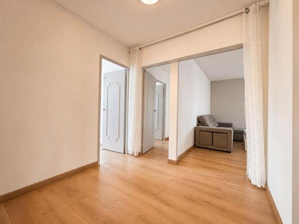 EXCLUSIVITE  : T4 RÉNOVÉ , 1ER ETAGE,3 CHAMBRES, 2 BALCONS EXTÉRIEURS & GRANDE CAVE-ATELIER