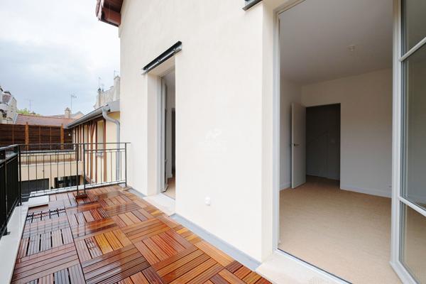 Versailles Notre Dame - Maison 4 piéces 103m² au sol avec terrasse et balcon 1 040 000 € **  - Référence  28419