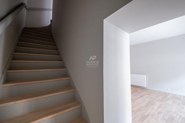 Versailles Notre Dame - Maison 4 piéces 103m² au sol avec terrasse et balcon 1 040 000 € **  - Référence  28419
