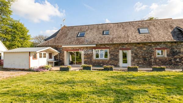 Manoir du XIVe siècle avec dépendances, gîte et 8,5 hectares de terrain Propriété de prestige entre mer et campagne