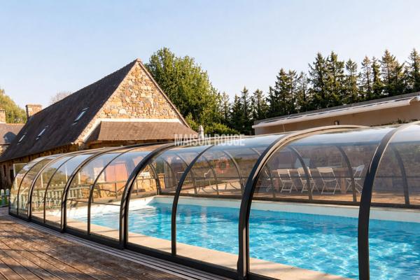 Manoir du XIVe siècle avec dépendances, gîte et 8,5 hectares de terrain Propriété de prestige entre mer et campagne
